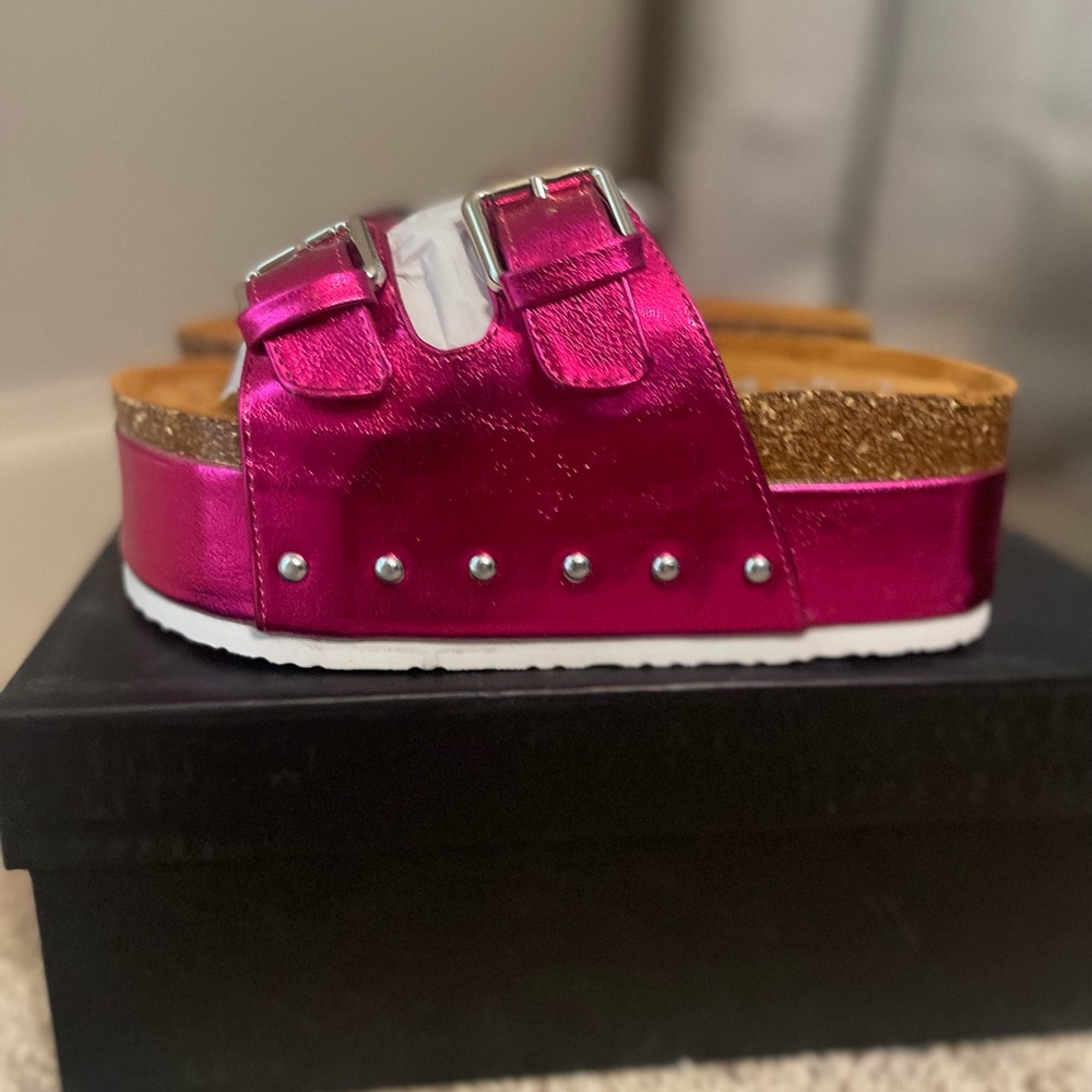 Fushia metallic platform sandals